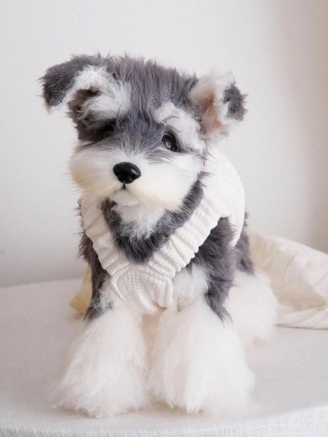 

Набор материалов для изготовления плюшевой куклы-собаки ручной работы: черно-серебристый шнауцер (версия с каркасом), цвет соленый перец, оригинальный дизайн.