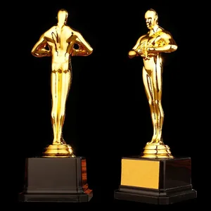 Kleine plastische Trophäe, die in Gold, Repliken von Preisen, Partygeschenken und Feierlichkeiten, handgefertigte Erinnerungen, 18 cm, 21 cm, 26 cm gebadet wurde Haupttrofeo -Oscar -Verkauf - №1