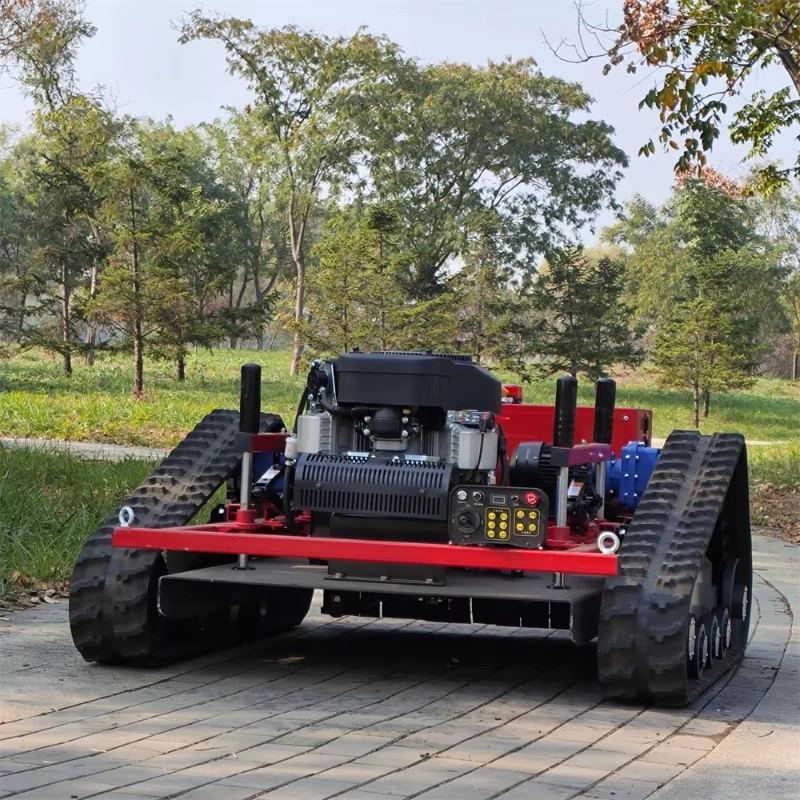 جهاز التحكم عن بعد 200 متر جزازة العشب ، جزازة العشب الروبوتية الأوتوماتيكية ، نوع المسار المضادة للانزلاق صفر دوران جزازة العشب