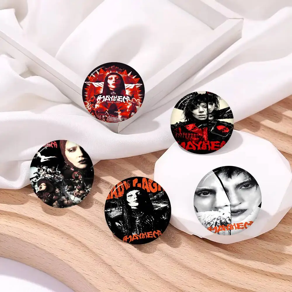 Singer L-Lady Gaga Mayhem Cartoon-Broschen, Anime-Abzeichen, runde handgefertigte Brosche, Anstecknadeln, Schmuck für Rucksack, Kleidung, Geschenke