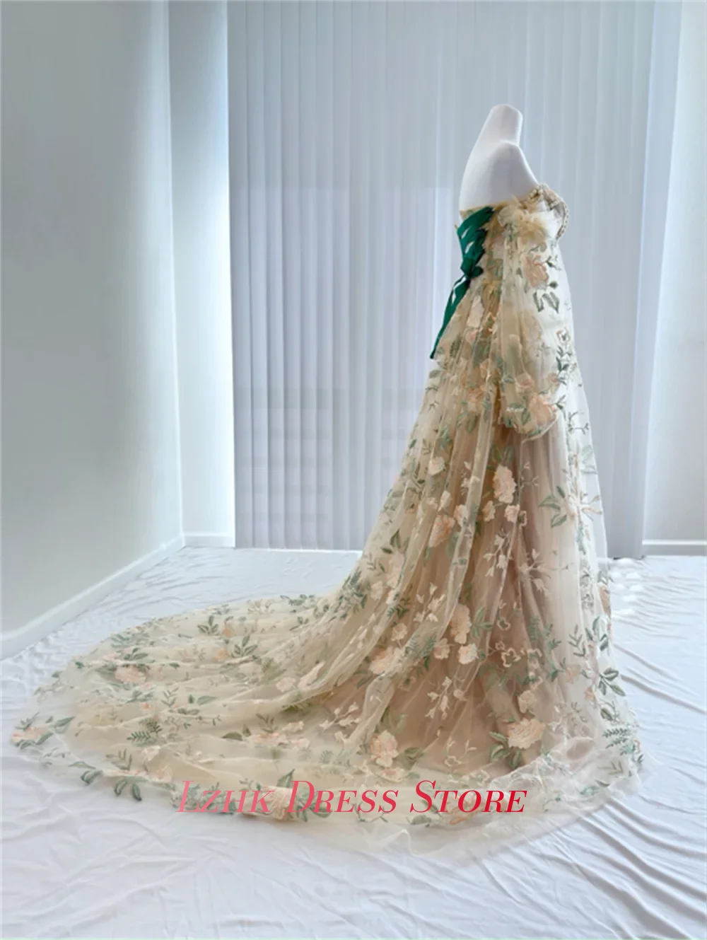 Gaun Malam Organza A-Line Elegan dengan Aksen Off-Shoulder, Aplikasi Payet Mutiara dan Bunga, untuk Pesta yang Menawan