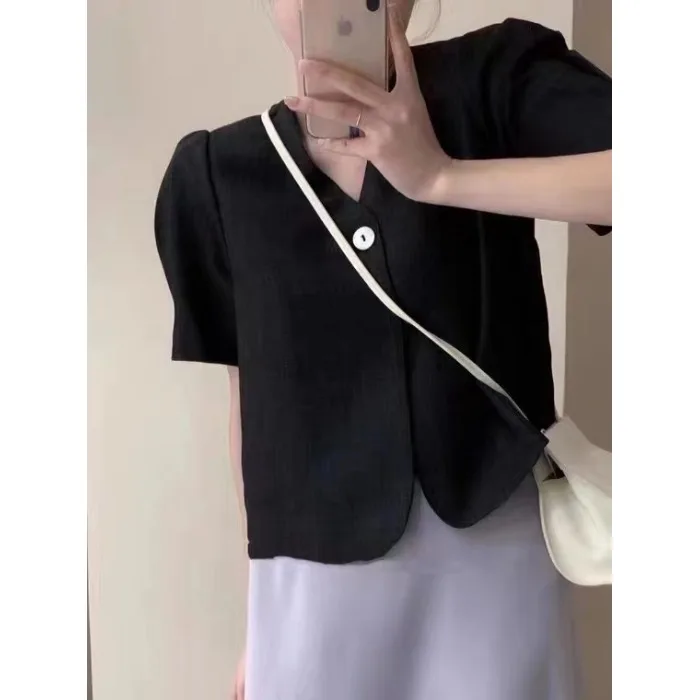 เสื้อคลุมผ้าลินินเรียบง่ายสไตล์เกาหลีสำหรับฤดูร้อน สวมใส่สบายหรูหรา ดีไซน์กระดุมเม็ดเดียว  ใส่ได้หลายโอกาส