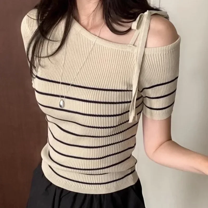 Bandażowa dzianinowa koszulka dla kobiet skośny kołnierzyk koreańska moda szykowna Topa De Mujer wiosna lato eleganckie krótkie koszulki