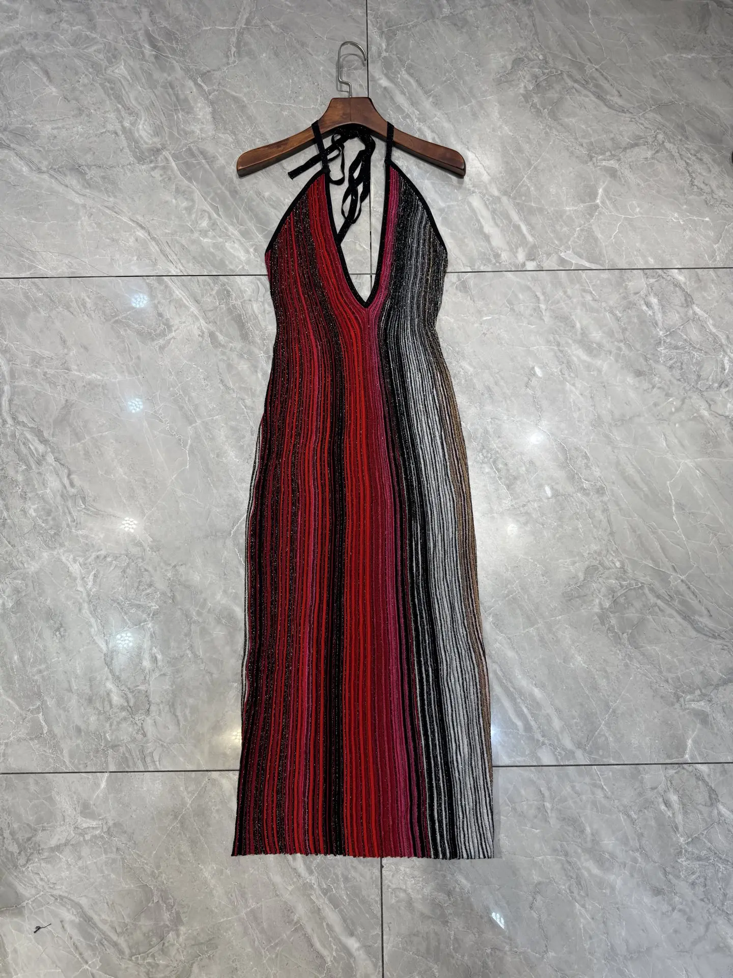 ผู้หญิงเมทัลลิคลายSequinedถักRobe 2025 ใหม่Halter VคอBacklessแขนกุดแฟชั่นSlimชุดยาว