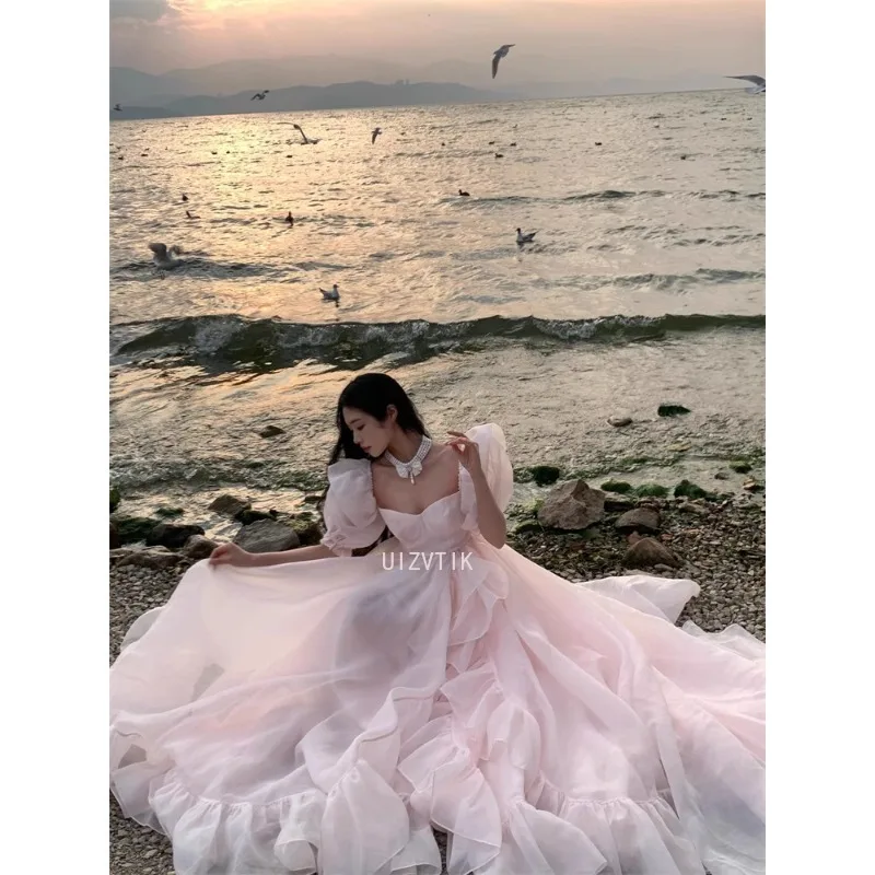 ピンクのウェディングドレスショートパフスリーブフリル写真撮影ドレスカスタマイズされたプリンセスフォーマル女性プロムイブニングパーティードレス