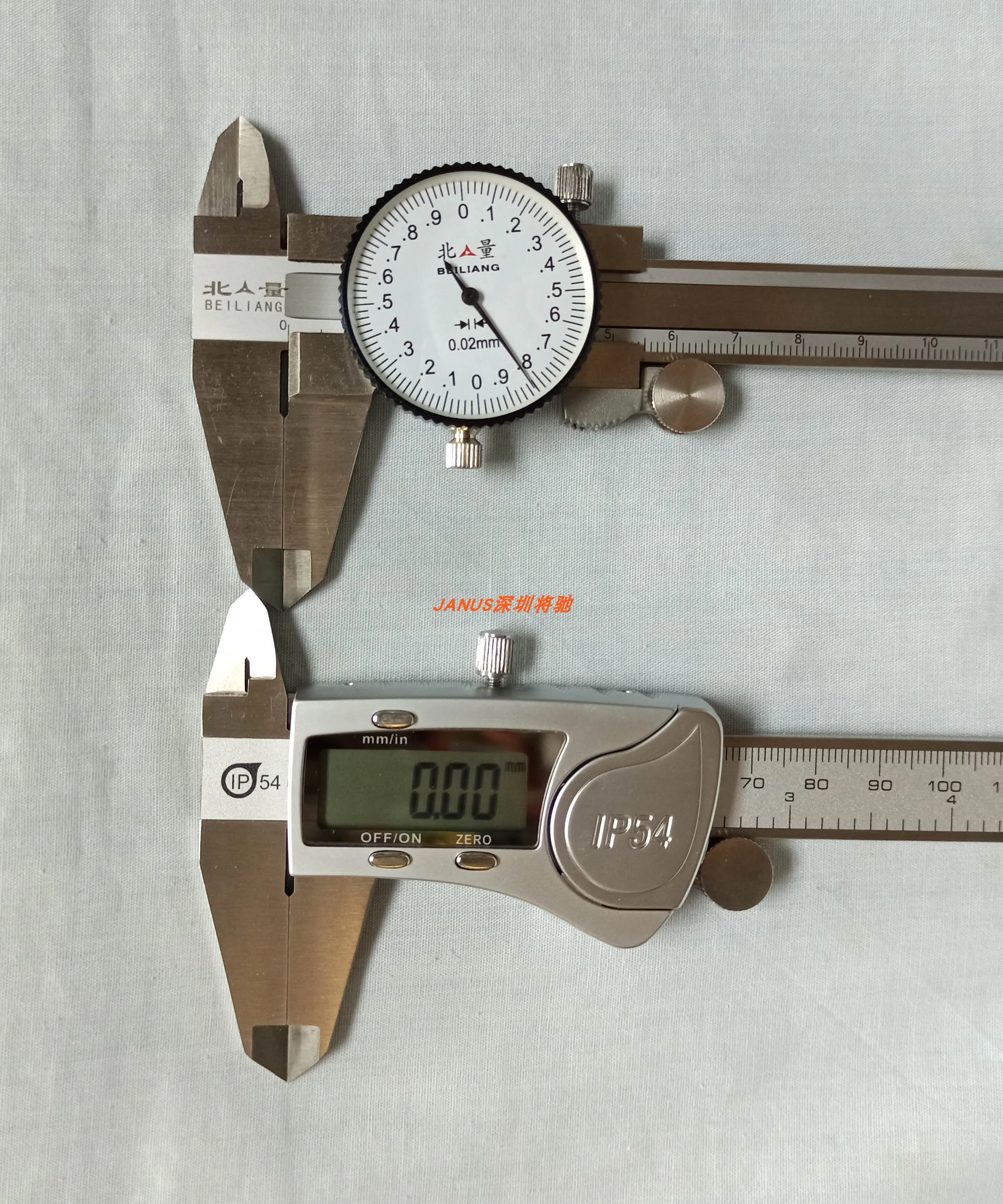 Measuring Range 0~150mm Accuracy ± 0.01mm Water and Oil Proof Pointer/Seismic Digital Display Vernier Caliper