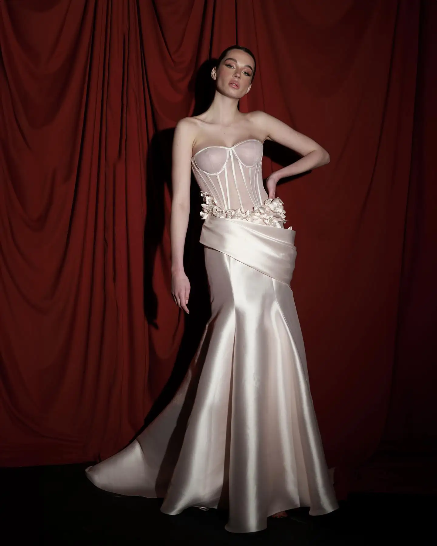 

Customized Sexy Satin Mermaid Crystal Sequined 3D Flowers Evening Dress High Quality Sleeveless Sweetheart Celebrity Gowns