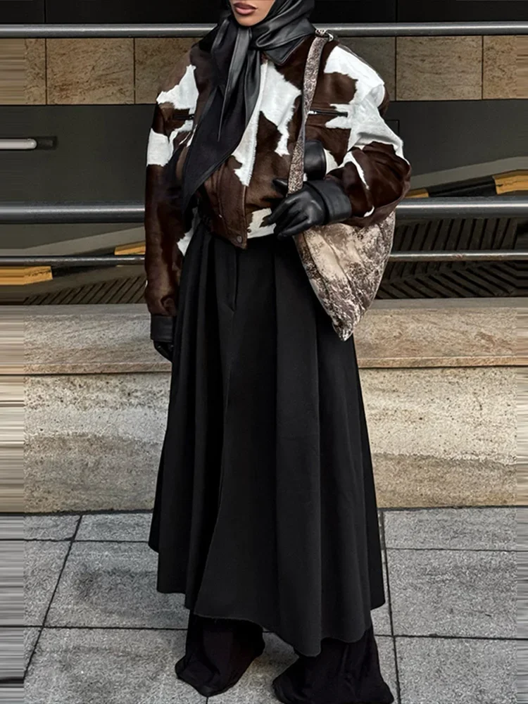 แจ็คเก็ตหนัง PU ลายวัวสำหรับผู้หญิง แฟชั่นฤดูใบไม้ร่วง 2025 เสื้อคลุมตัวสั้น ปกปกเสื้อ ติดกระดุมและซิป  ทันสมัย