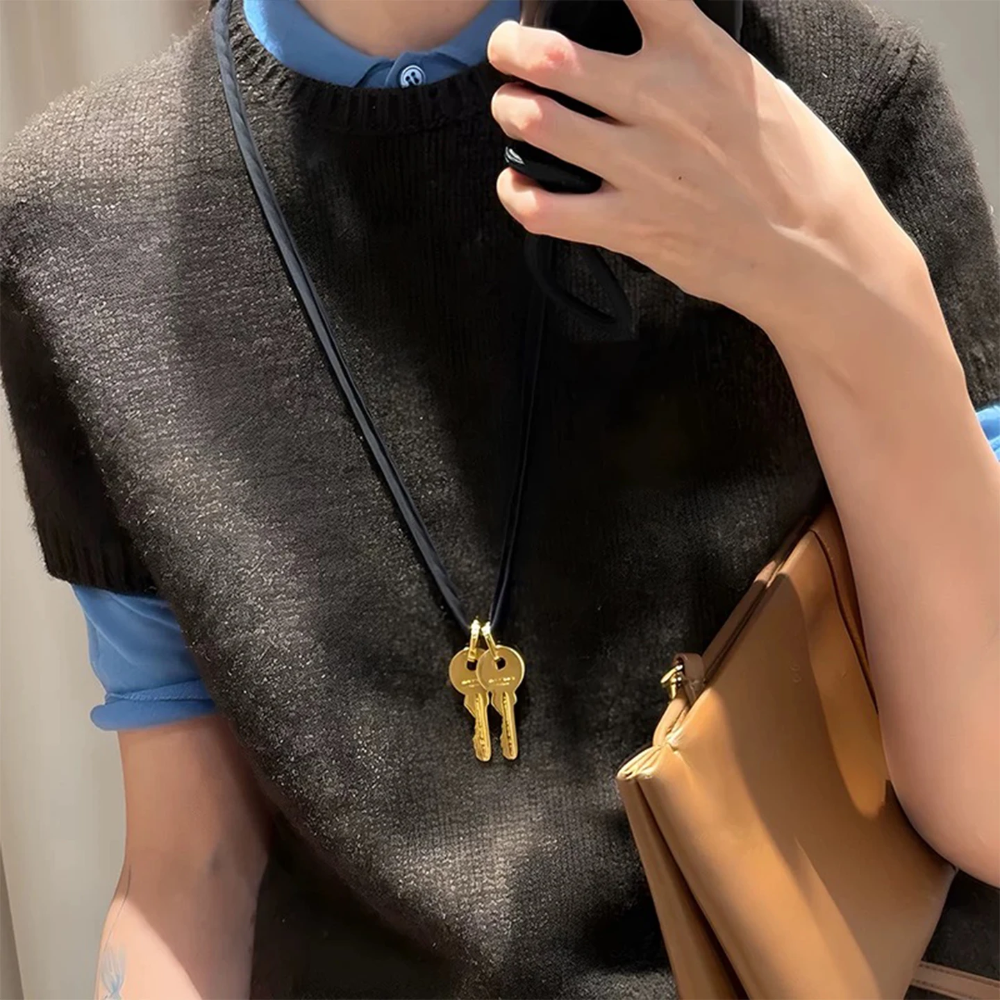 

High-quality Fashion Gold Color Metal Key Necklace Sweater Chain Minimalist Fabric Lanyard Keys Necklace Light Luxury Jewelry