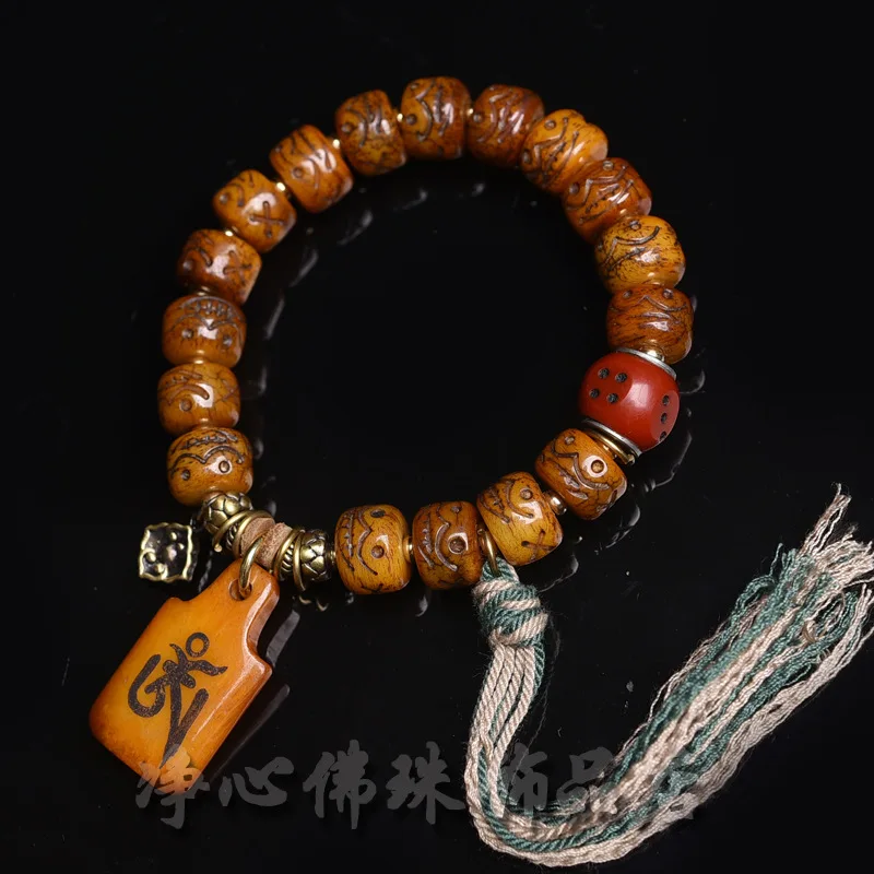 Camel bone carved smiley face bracelet with single-loop six-character mantra pendant and clasp accessory