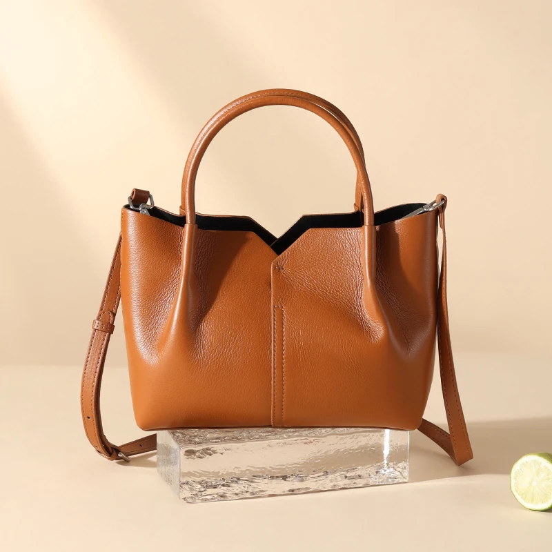 

Winter New High-quality Cowhide Niche Design Crossbody Handbag Versatile Fashion Light Luxury Shoulder Bag Commuting Women's Bag