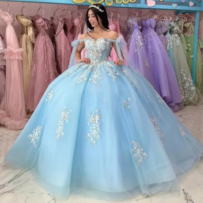 

Голубые платья Quinceanera с блестящими кристаллами и наклейкой с открытыми плечами, длинным хвостом, 3D цветок, Vestido 15, Quinceanera, на заказ