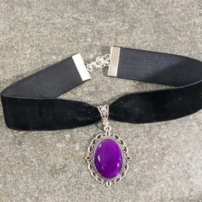 Lila Cameo-Wassertropfen-Halsband, Gothic-Schmuck, viktorianisch, geschnitzt, schwarzer Samt, Hexen-Accessoire, heidnisch, geheimnisvoll, Halskette für Frauen
