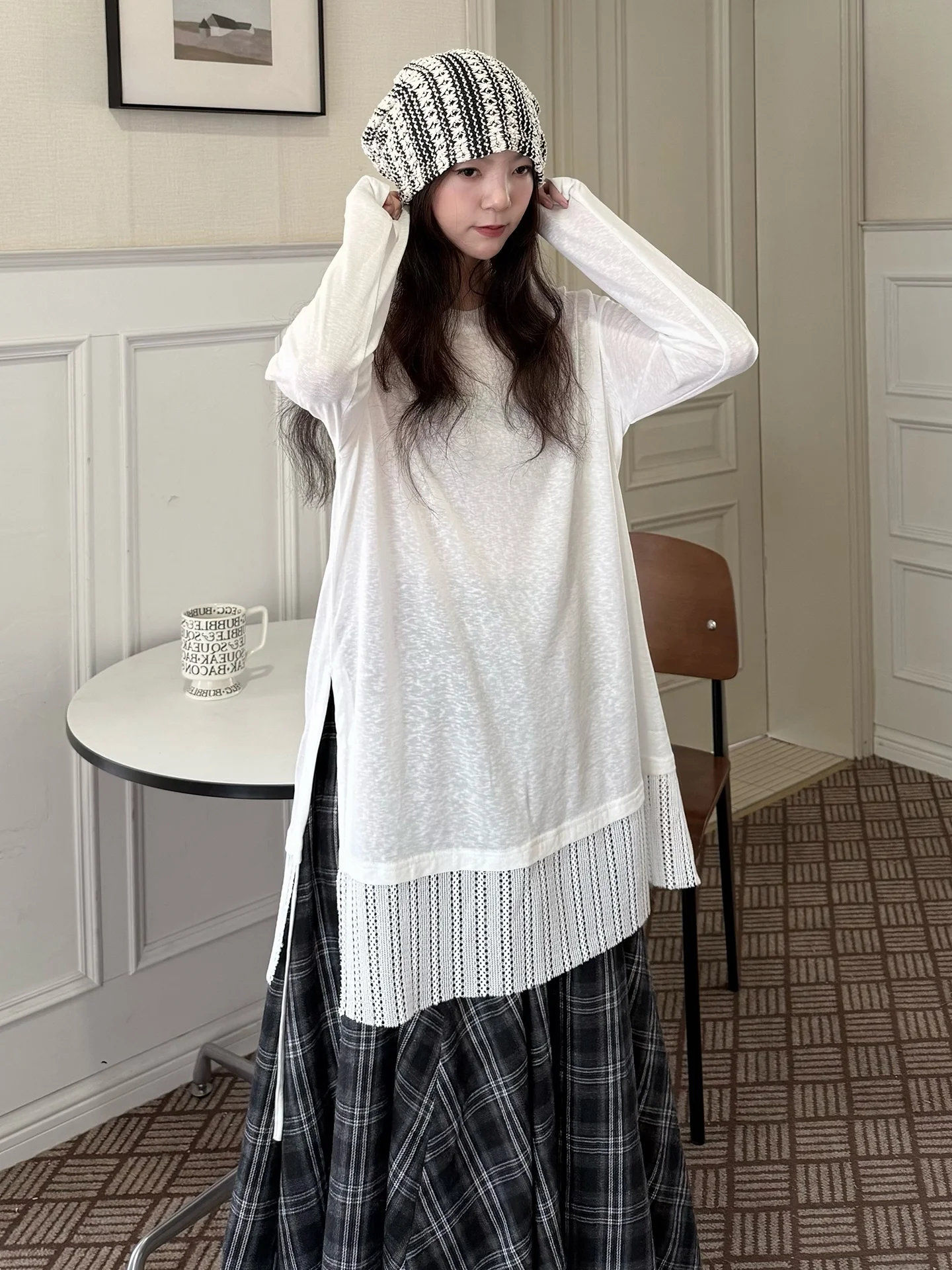 

Весна 2026: Женский премиум-топ с длинным рукавом, боковым бантом, декоративным подолом и невидимым свободным кроем, повседневный стиль