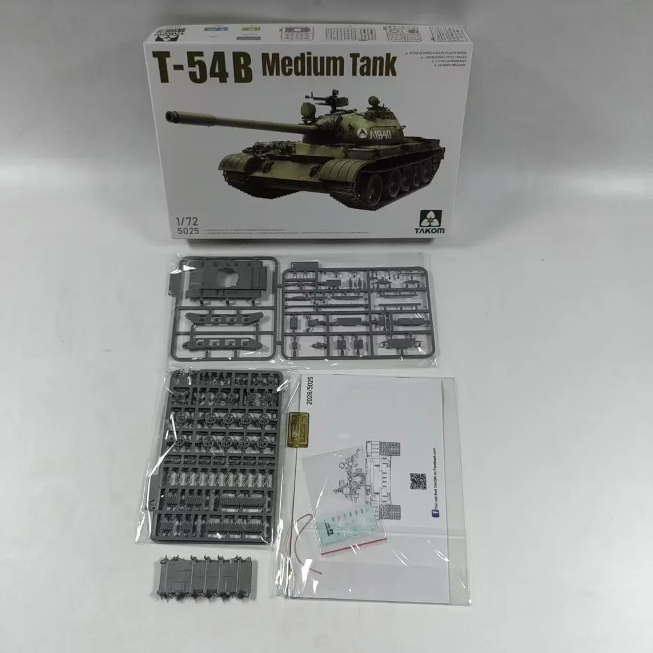 accurate assembly model kit of the T‑54B medium tank TAKOM 5025 1:72 scale