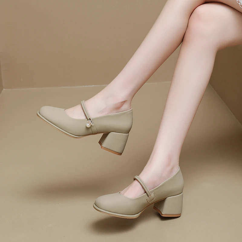 

Туфли на одинарном каблуке на блочном каблуке. Новые осенние туфли на высоком каблуке с квадратным носком и неглубоким горлышком.