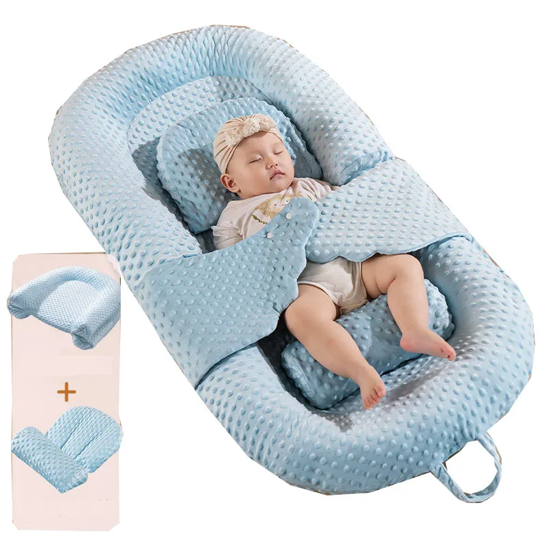 Comforabale safety wrap Angel wing baby nest bed portable crib folding newborns cots set with anti spilt ramp of minky dots