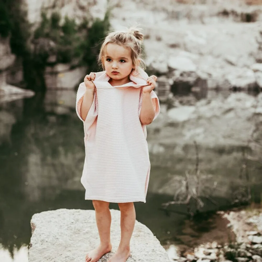 2 stücke Kinder Mit Kapuze Poncho Handtuch Waffel Strand Handtuch Poncho Einfarbig Mit Kapuze Vertuschung Nach Bad Schnell Trocknend Für Strand schwimmen Bad – Detail 1