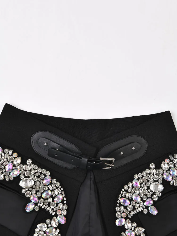 [EAM] High Waist Black Irregular Rhinestones Belted Mini Half-body Skirt Women Fashion Tide New Spring Autumn 2024 JY75801