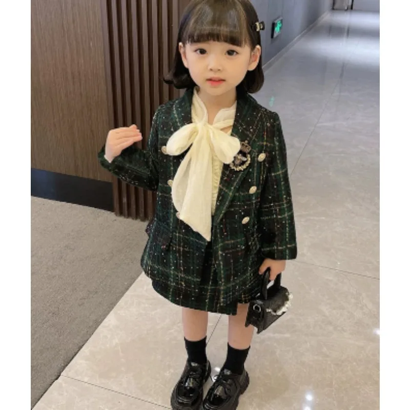 

Осенний комплект для девочек, новинка 2025, модный кардиган с длинными рукавами для девочек, детская корейская полуюбка, комплект из двух предметов