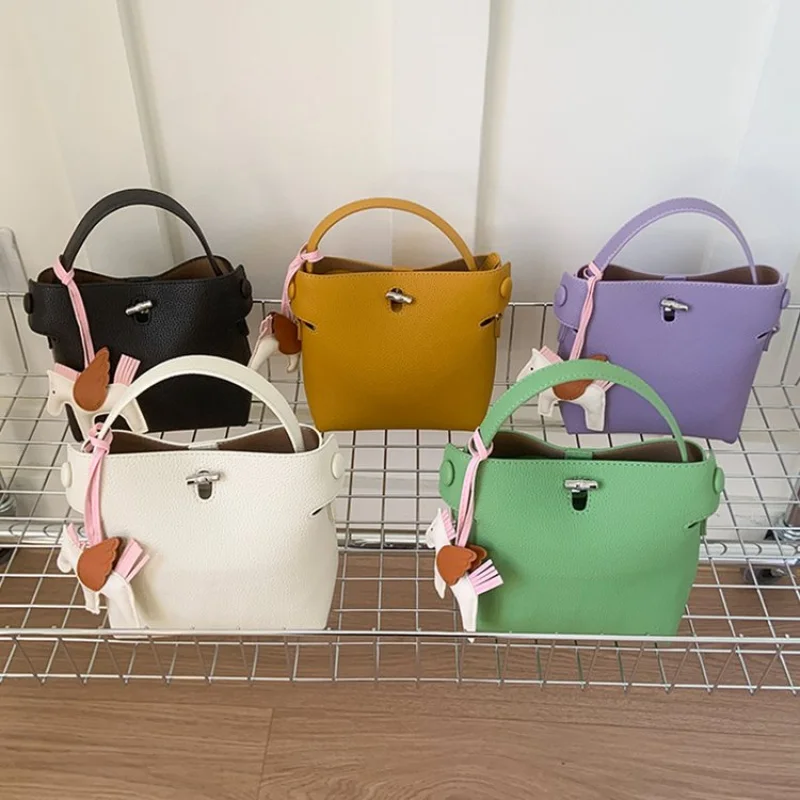 

Известная дизайнерская кожаная женская сумка, элитная роскошная брендовая модная элегантная сумка через плечо, элегантная повседневная сумка с деталями ​