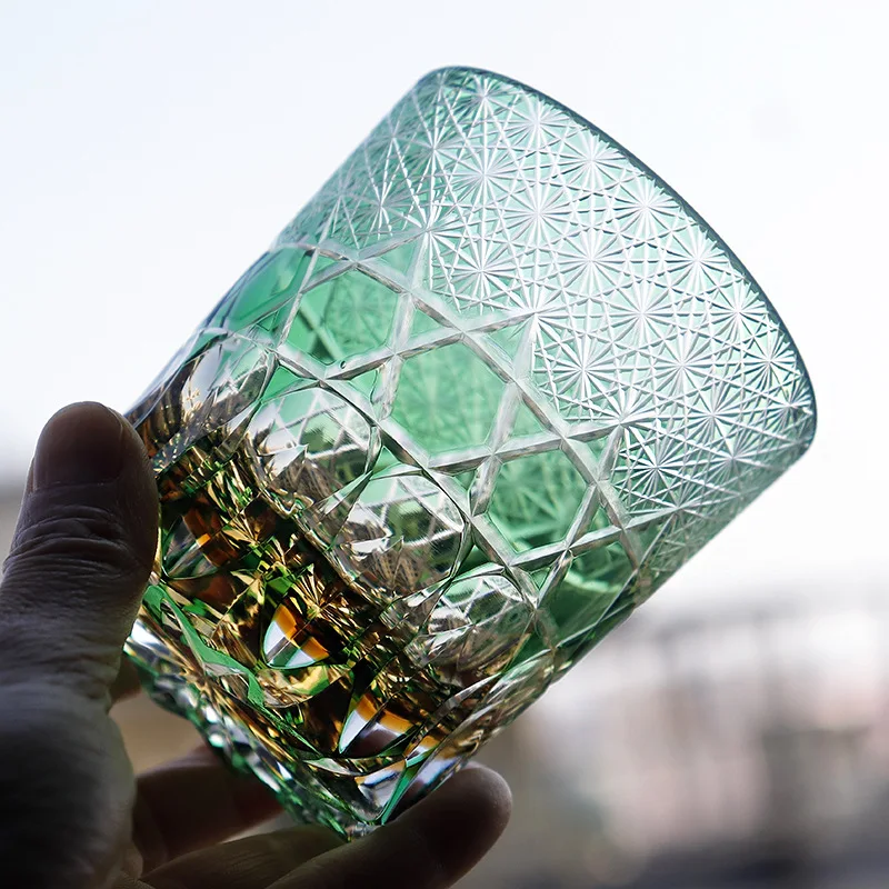 فلوريت ثلاث مجموعات من النظارات الكريستالية الملونة، وكؤوس النبيذ الويسكي المصنوعة يدوياً، وأكواب Locke #2