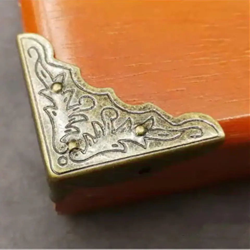 12 Antike Möbel-Eckschutz Aus Messing – Dreieckig, Mit Rankenmuster, Inkl. Schrauben, Für Schränke, Boxen & Schmuckkästchen (gold)