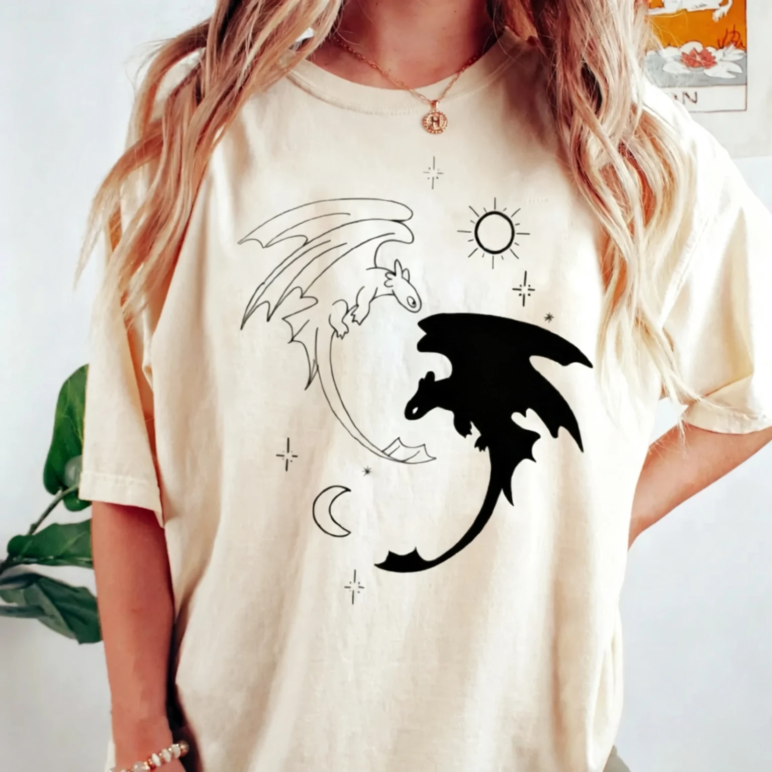 T-Shirt mit Drachen-Yin-Yang-Sonnen-Mond-Sternen-Motiv, minimalistisches Design, „How to Train Your Dragon“, Damen-, Herren- und Kinder-T-Shirt mit kurzen Ärmeln. – Detail 3