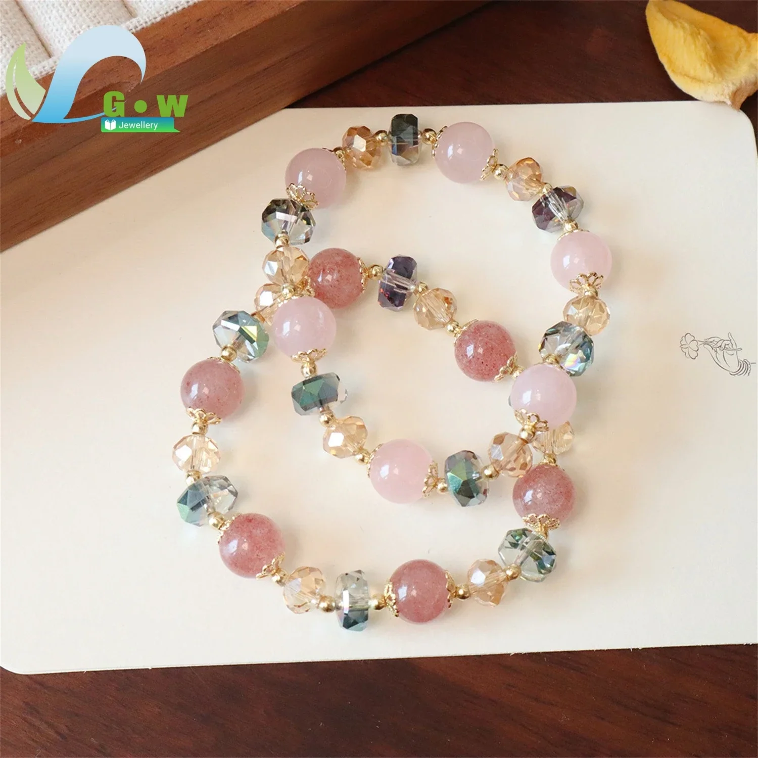 Trendy Strawberry Crystal Bracelet for Women Peach Luck Charm Fashion Jewelry Faceted Beads Gift Vintage Style Friendship Charm