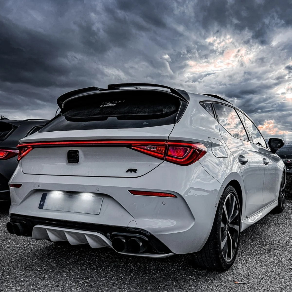 

Oettinger Style Rear Spoiler Roof Wings For Seat Cupra Leon MK1 TSI eTSI VZ1 VZ2 VZ3 2021 2022 2023 2024 2025 2026 Trunk Lip ABS