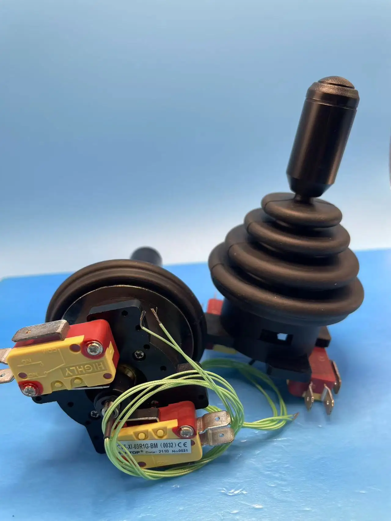 

SENTOP joystick SCV6-XI-03R1G-BM-01 CV6-XI-03R1G-BM-C103-C SWITCH