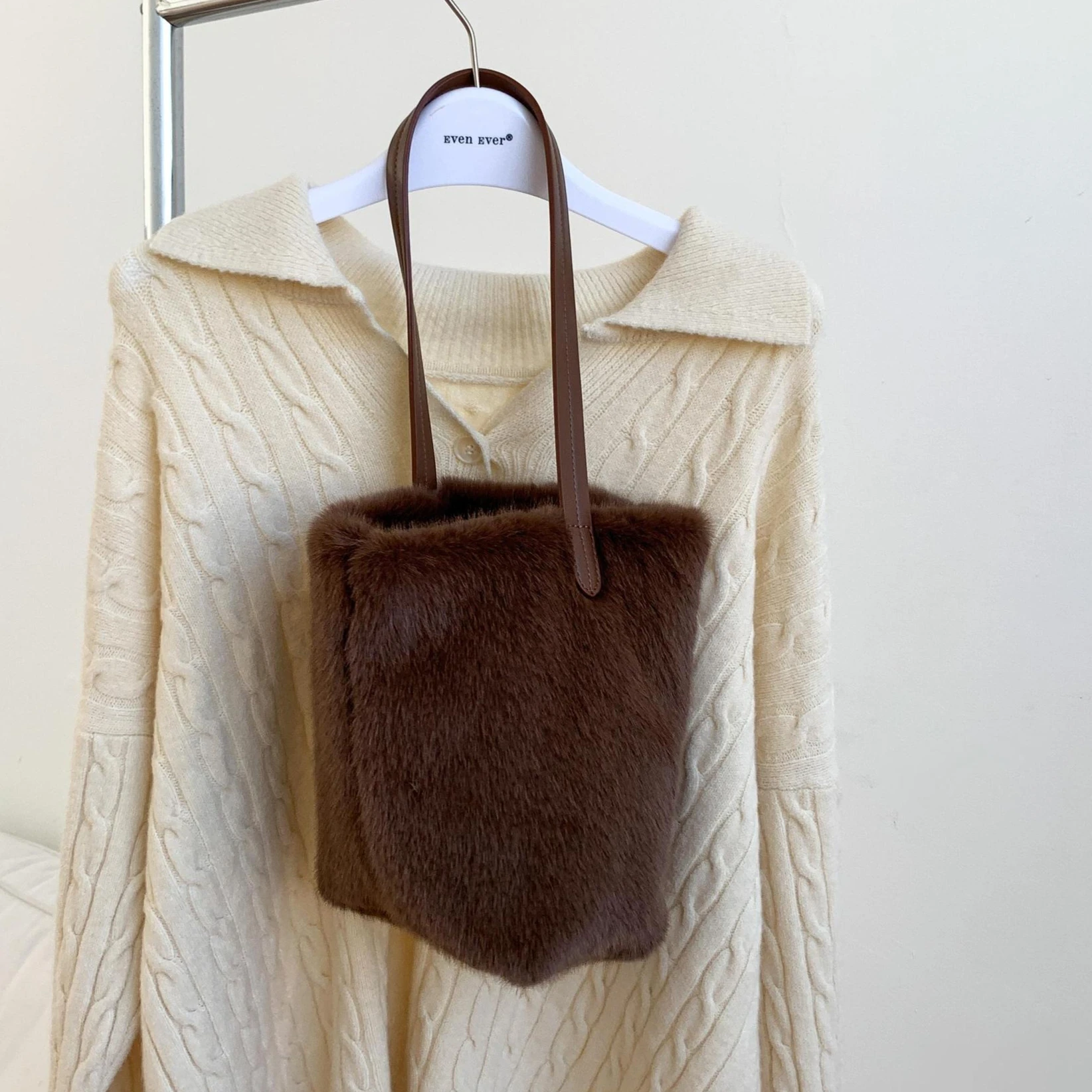 Fashion Women Bucket Shoulder Bags Simple Design Small Handbag Lady Tote Winter Soft Faux Fur Female Cylindrical Underarm Bag