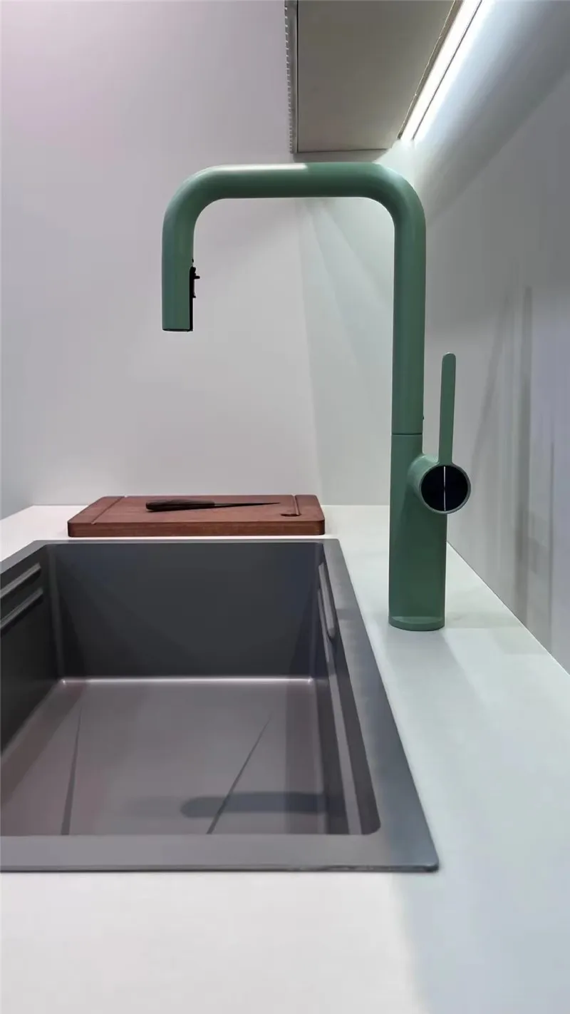 Geborsteld goud Uittrekbare keukenkranen Messing Rose Gold Gootsteenkranen Messing Gootsteenkraan Roterende uitloop Mengkraan Heet koud water Kraan