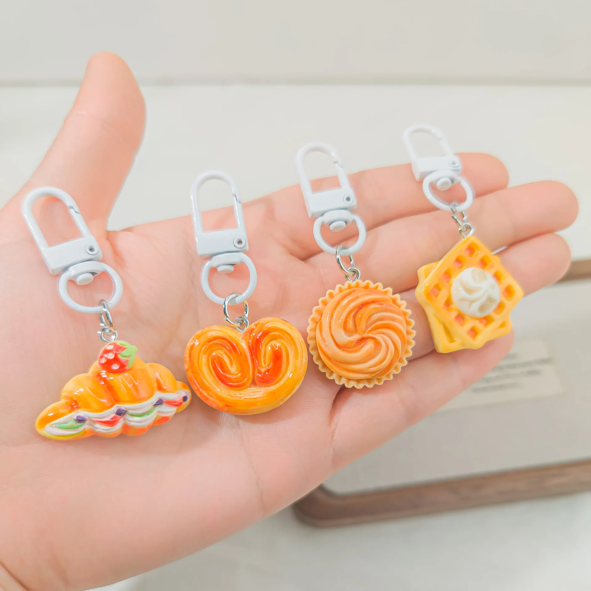 Cute Sandwich Waffle Pineapple Bun Charm Key Ring Mini Resin Food Key Holder Earphone Case Backpack Pendant Decor Gift Украшения
