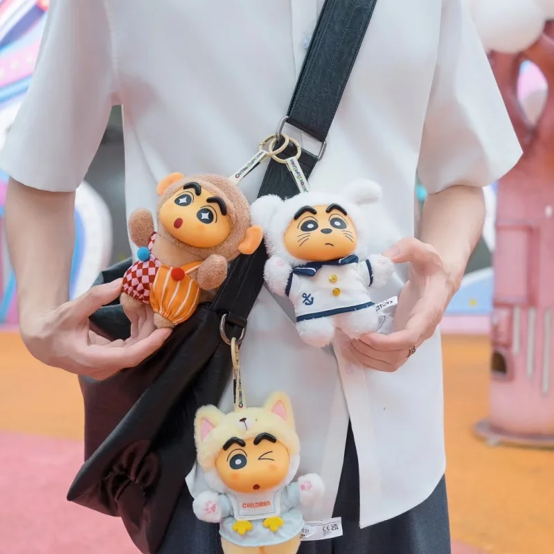 Caja ciega de peluche de cola grande Crayon Shin Chan, 52 juguetes auténticos, figura de acción de Anime Kawaii, colgante de felpa, muñeca bonita, regalos de juego a la moda
