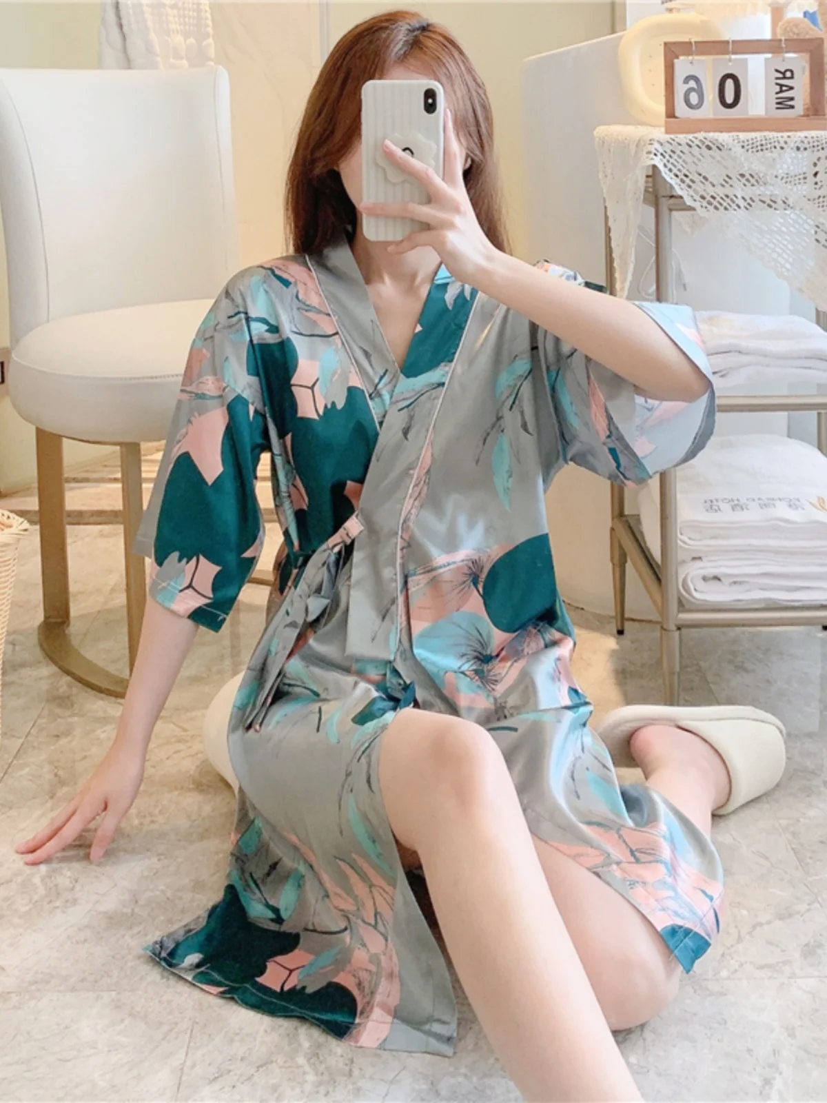 

Летнее ледяное шелковое тонкое ort Sve сексуальное женское кимоно с поясом домашняя одежда с цветочным принтом молодежный размер средней длины