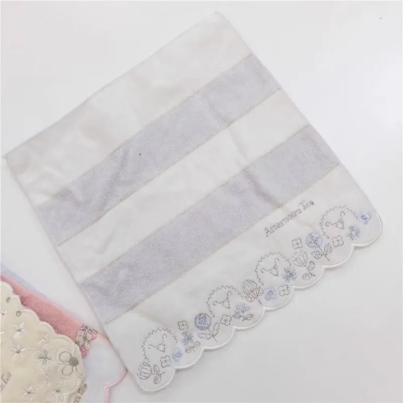 ผ้าเช็ดหน้าปักนุ่ม 4 ชิ้น