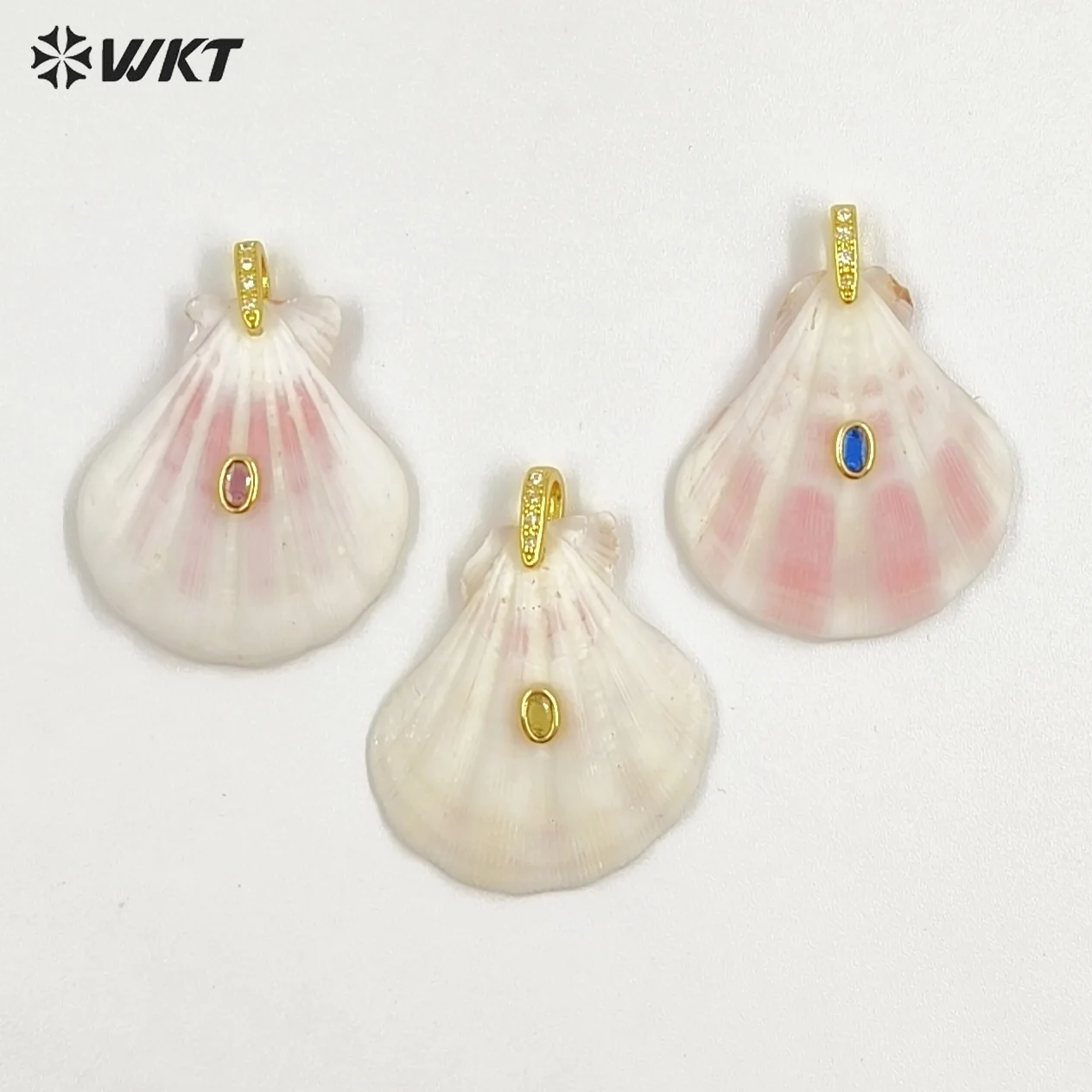

WT-JP488 Wonderful Charms Zircon Setting In Natural Shell Gold Pendants For Lady Friends Jewelry Gift Making Accessory