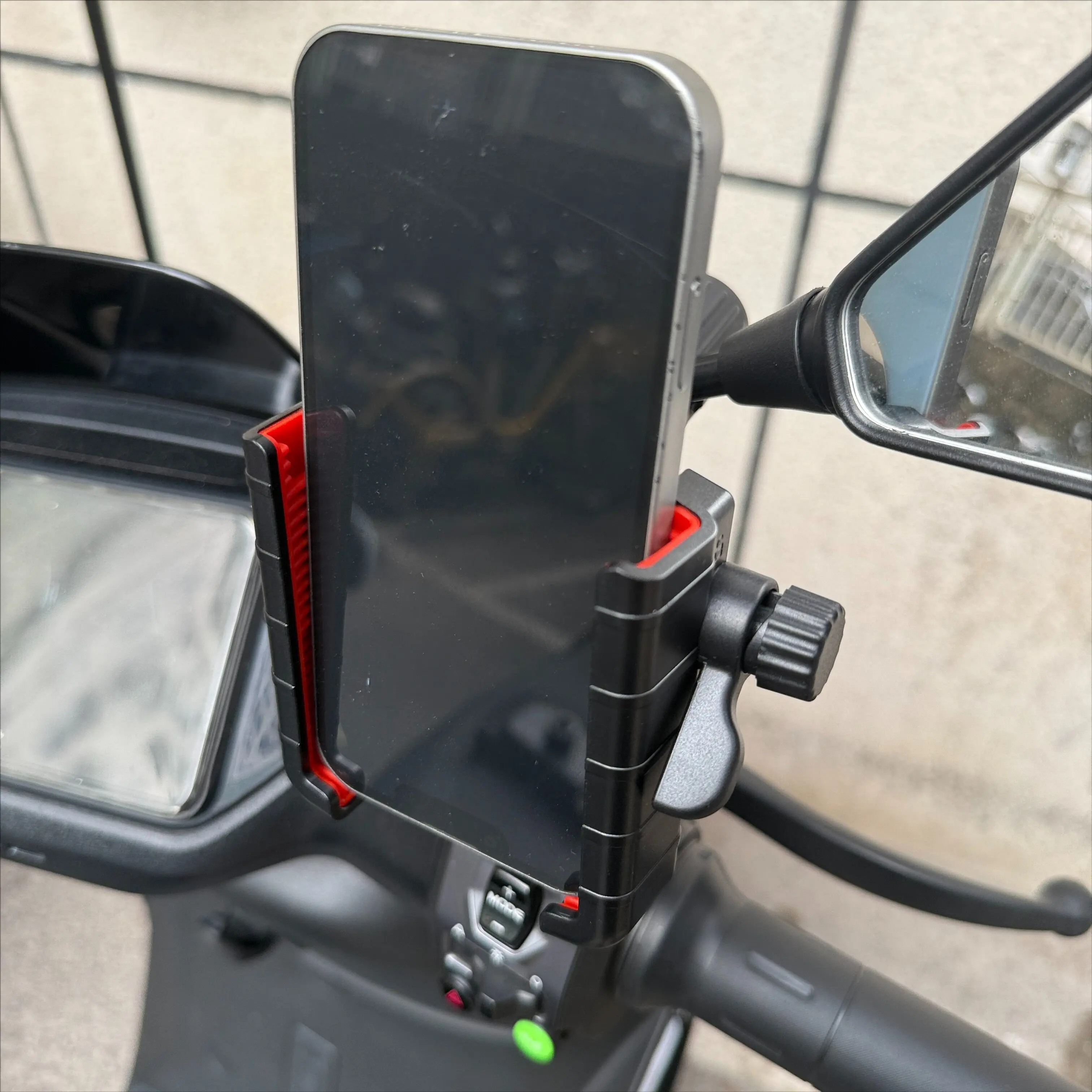 

Universal Shockproof Mobile Navigation Bracket Electric Vehicle Rearview Mirror Rod Clip Free Disassembly Phone Holder