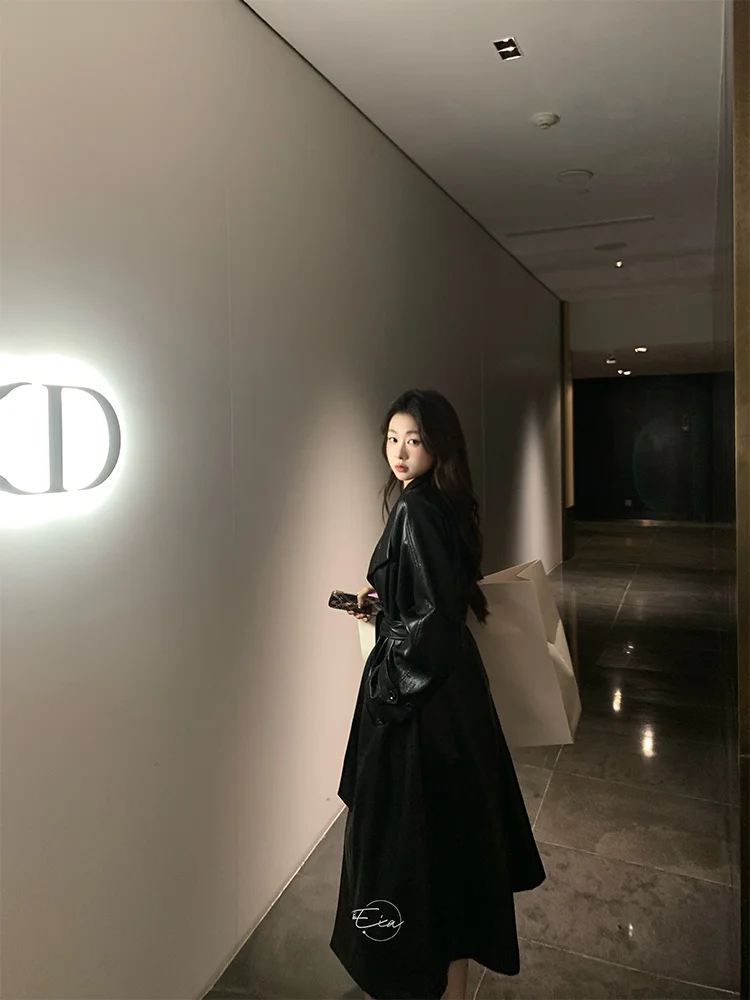 Casaco Feminino Longo de Couro PU Estilo Retrô com Gola Dobrável para Outono e Inverno - Agasalho Sazonal