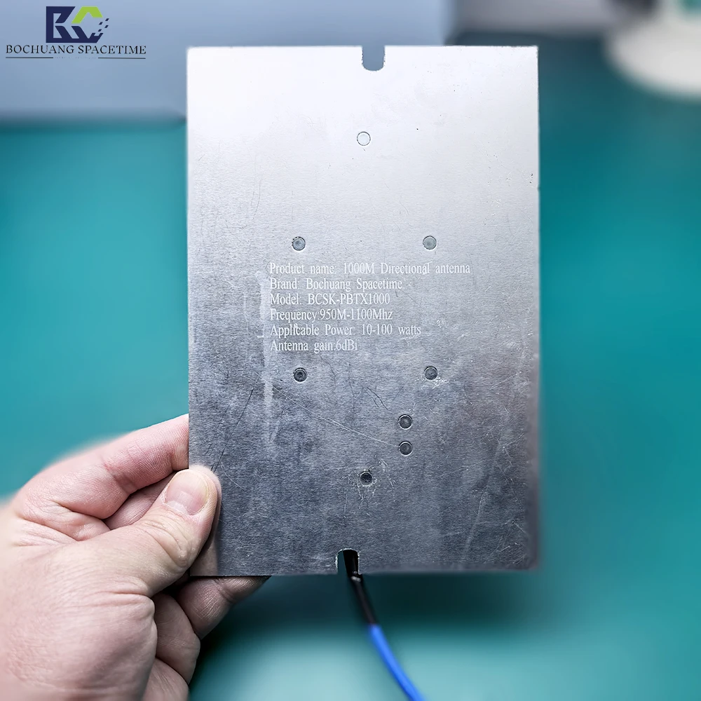 950Mhz-1100MHz bandwidth frequency flat panel antenna FPV/UAV defense directional RF antenna