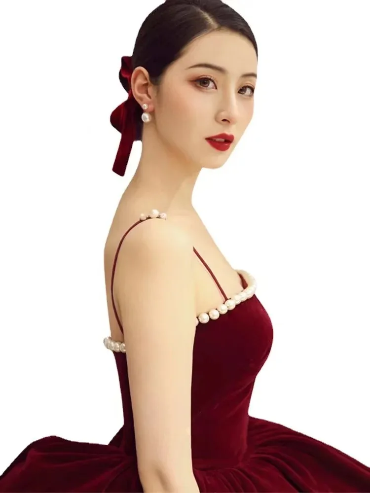 부르고뉴 벨벳 우아한 이브닝 드레스 햅번 스트랩 민소매 a 라인 보트 넥 진주 파티 파티 볼 가운 Vestidos De Fiesta