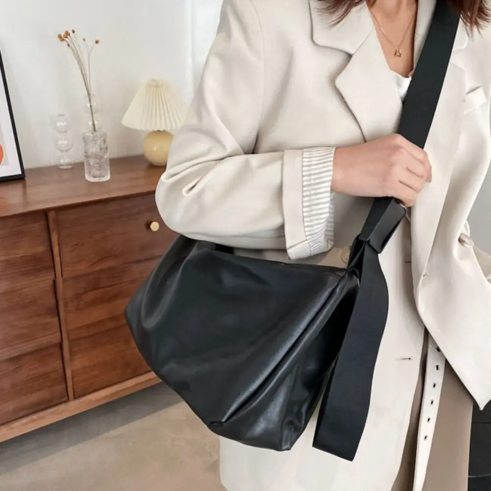 

Elegant Harajuku PU Shoulder Bag Waterproof Large Capacity Fitness Training Bag Soft Solid Color Sports Crossbody Bag Gym