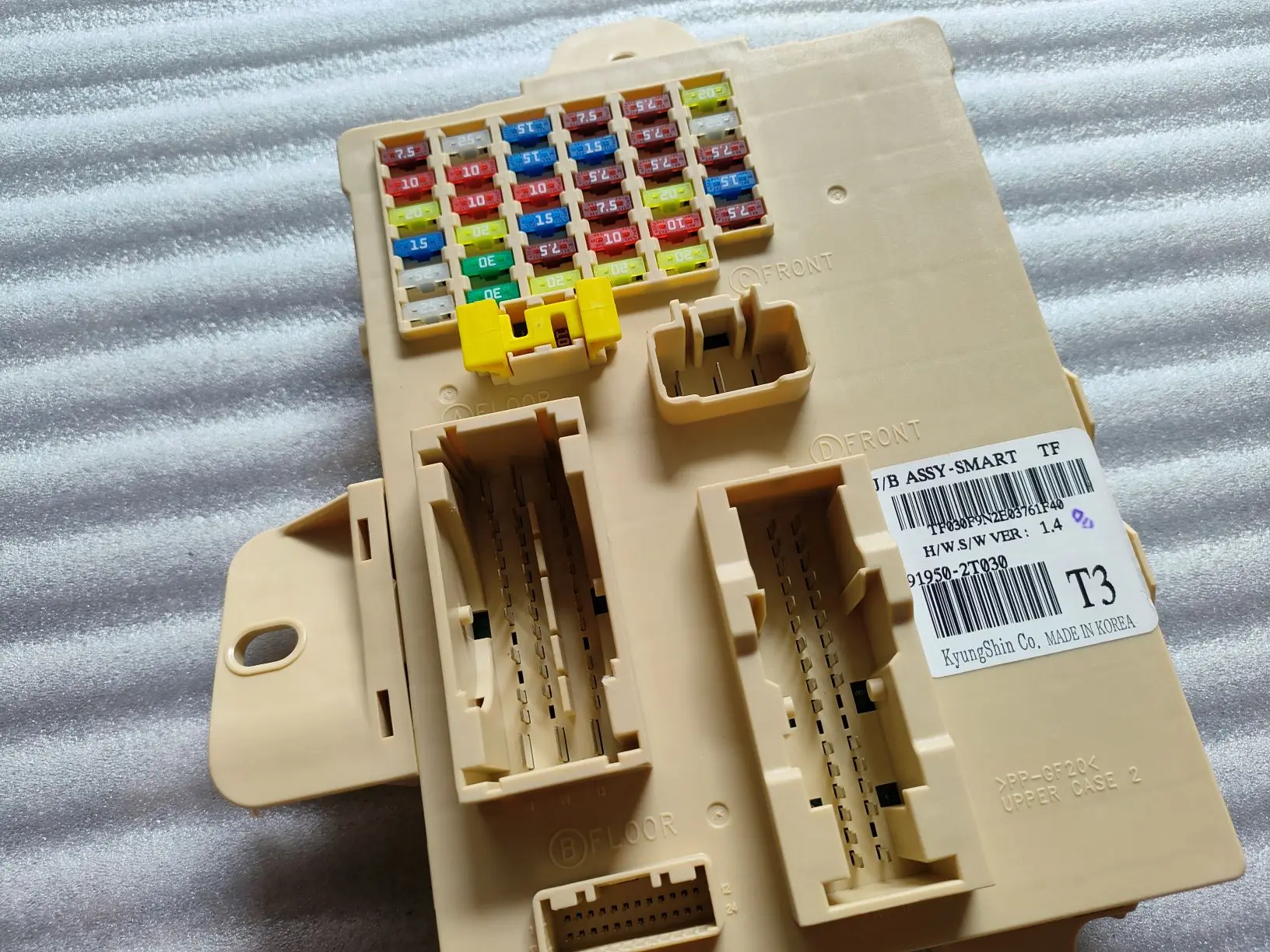 Oryginalny skrzynka przekaźników/bezpieczników Ki-a 919502T030 OEM Części samochodowe do montażu w samochodzie, główna skrzynka bezpieczników