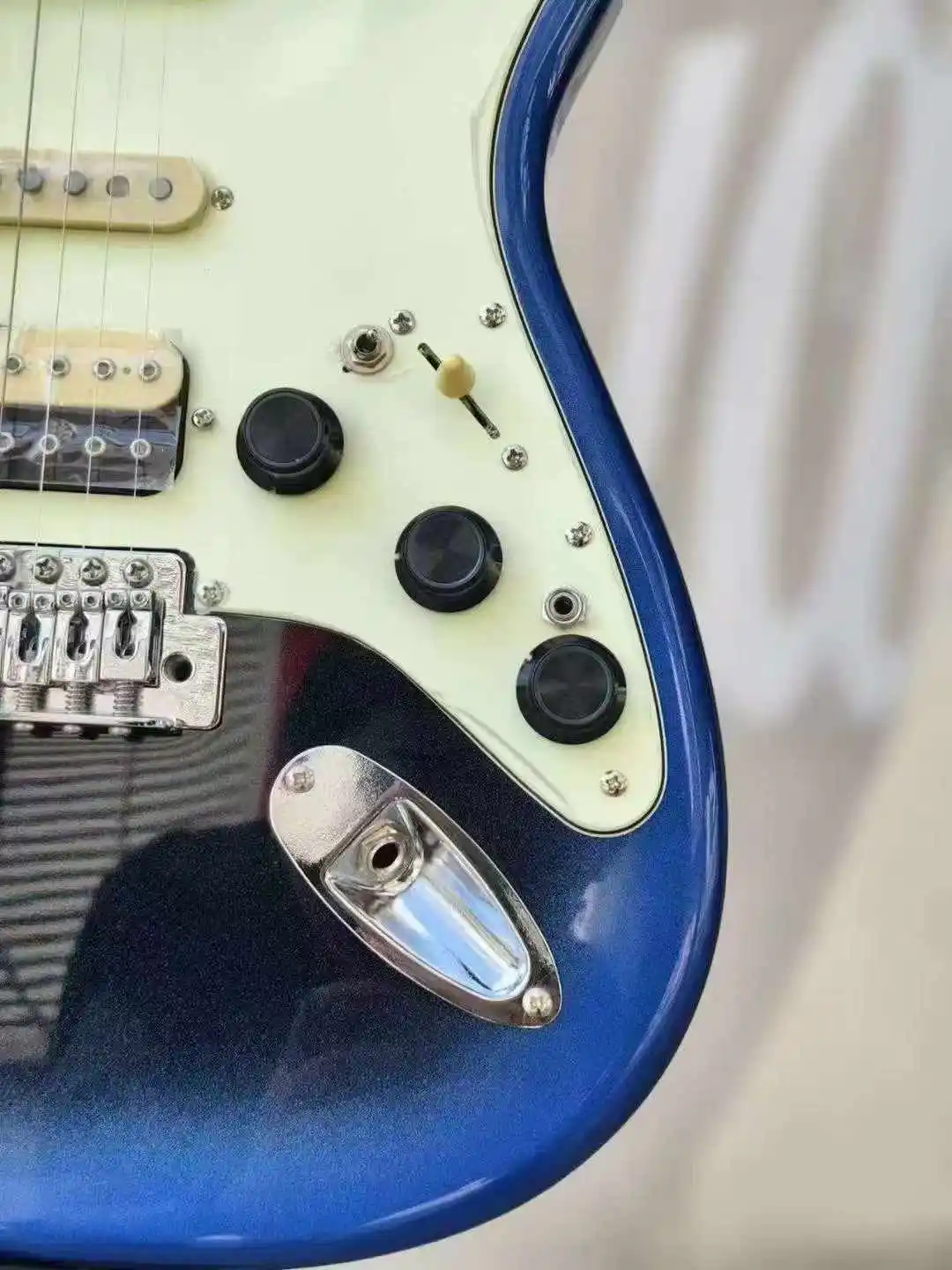 

2025 hot sale Rechargeable Connected Smart Electric Guitar with Built-in Effects