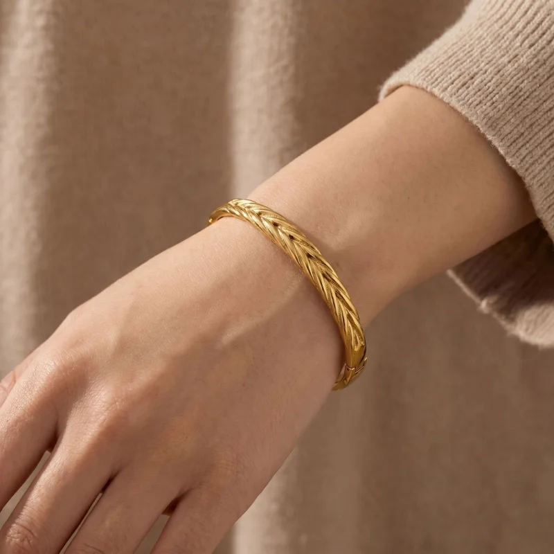 CarlidanaLight luxury cross-border exquisite unique textured diamond pattern bracelet with a high-end European and American desi