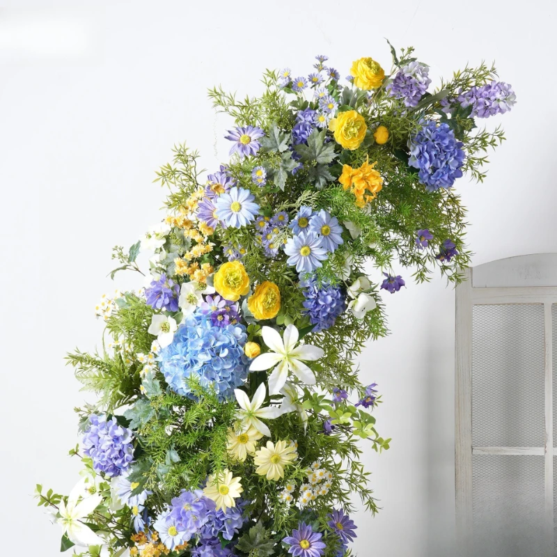 

Green plant landscaping, fake flowers, forest horn arches, wedding engagement floral decorations, flower stands, column