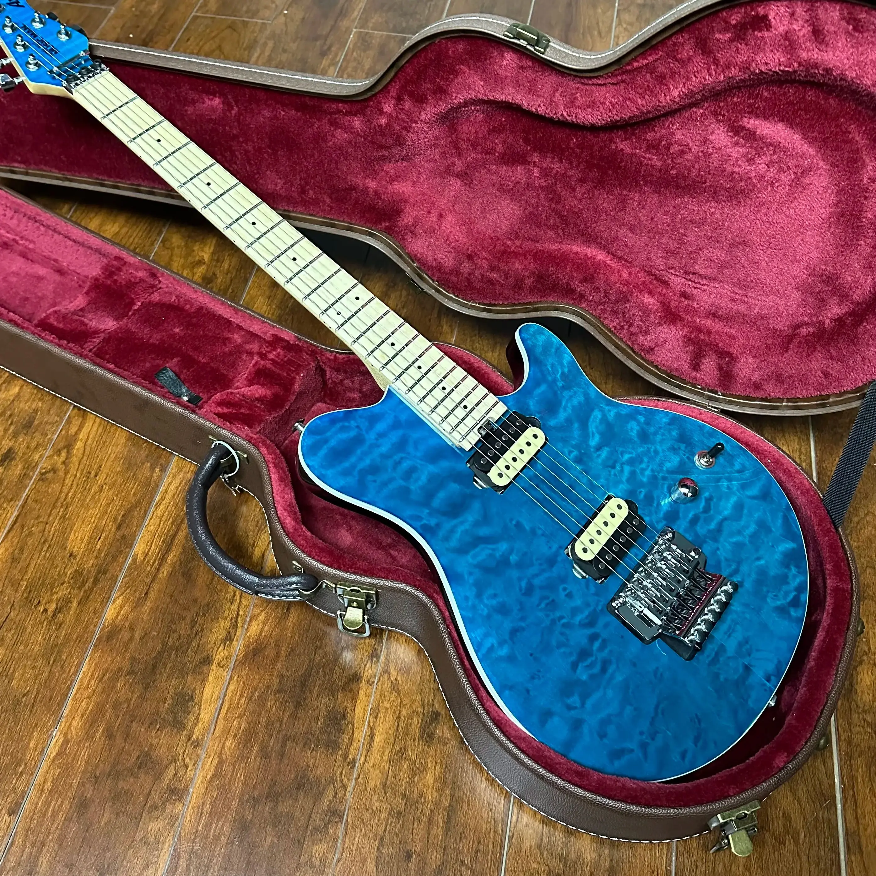 Musicman olp niebieski pikowany top klonowy gitara elektryczna solidny mahoniowy korpus z gitarą Floydrose Tremolo tylko