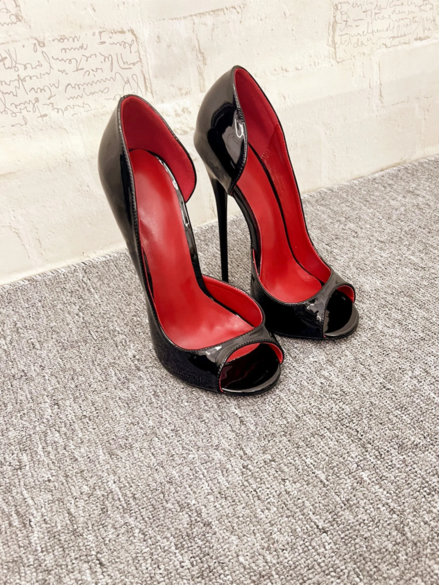 New Sexy Fish Mouth Side Clearance 12cm Super High Heel Patent Leather Open Toe Single Shoe Sandals for Women with Slim Heels