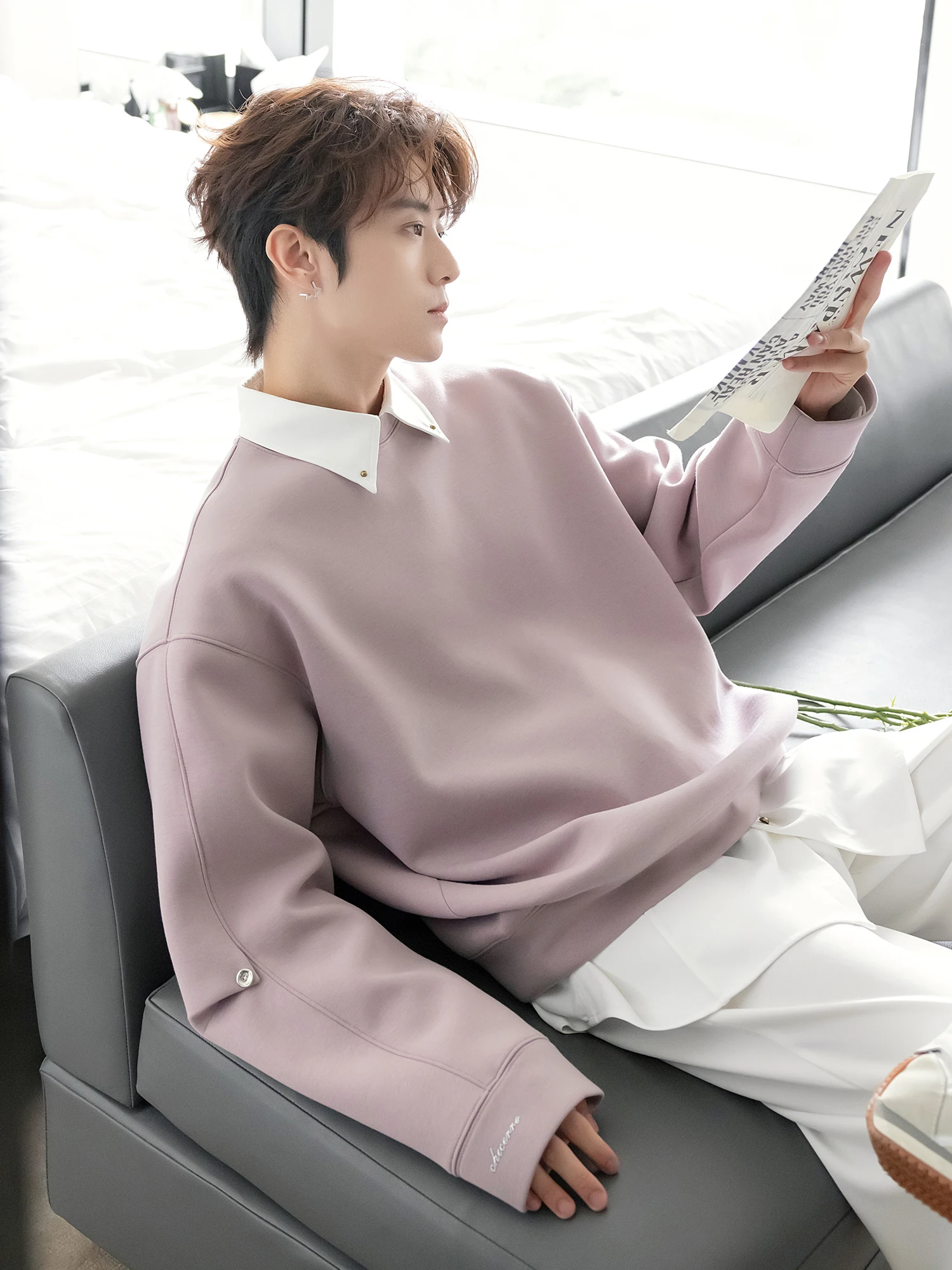 Men's 2025 Autumn New Metal Buckle Round Neck Sweatshirts Men's Trendy High-end Tops Men's Long Sleeve Solid Color Sweatshirts